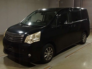 TOYOTA NOAH 2010
