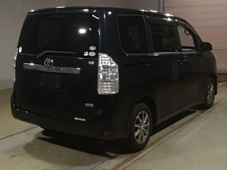 TOYOTA NOAH 2010