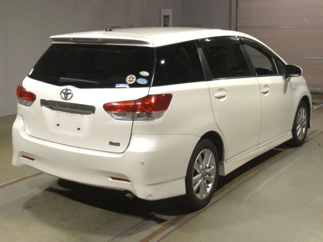 TOYOTA WISH 2010