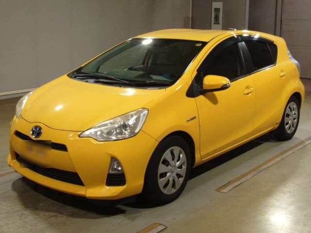 TOYOTA AQUA 2013