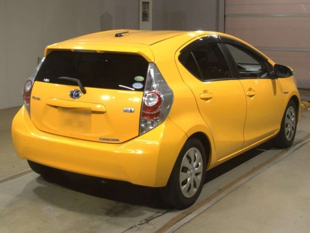 TOYOTA AQUA 2013