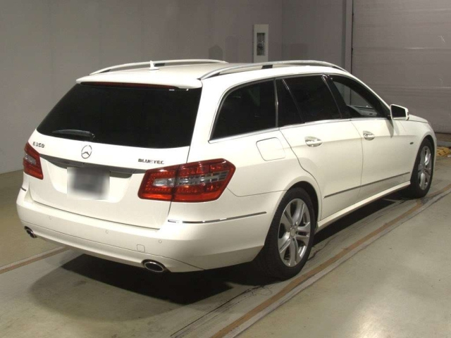 MERCEDES BENZ E CLASS WAGON 2010