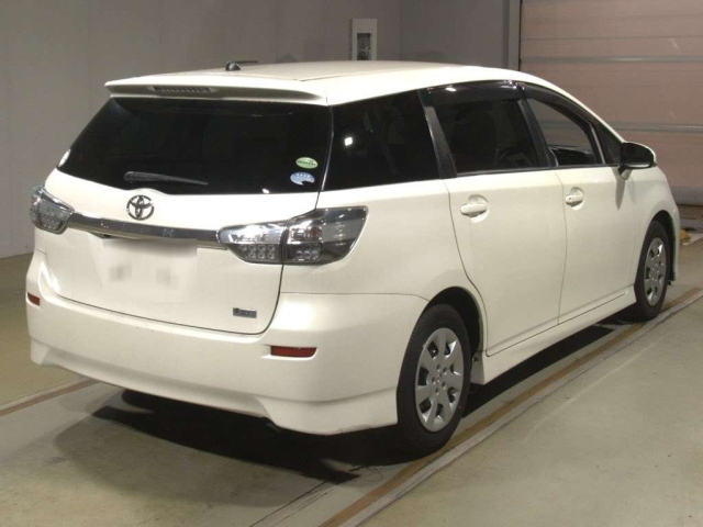 TOYOTA WISH 2013