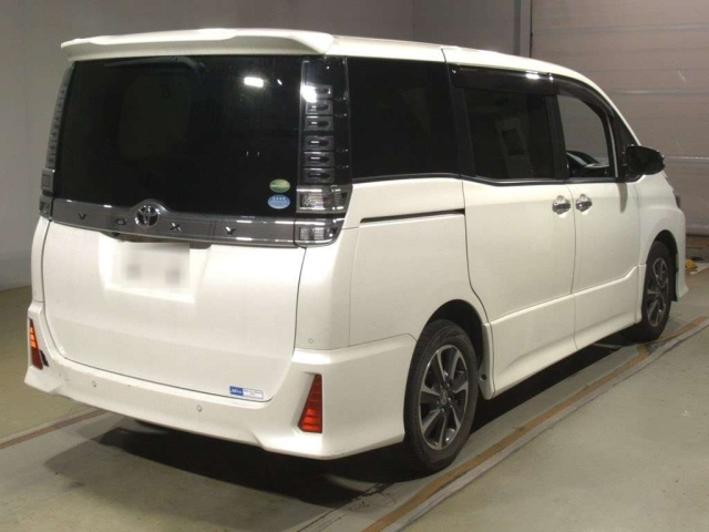 TOYOTA VOXY 2019