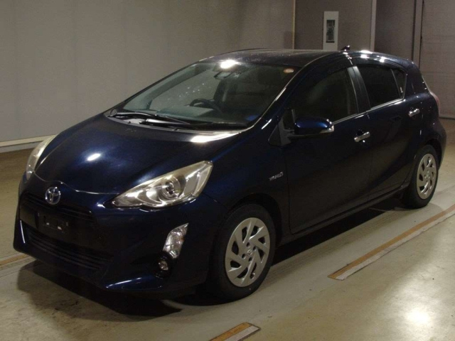 TOYOTA AQUA 2017