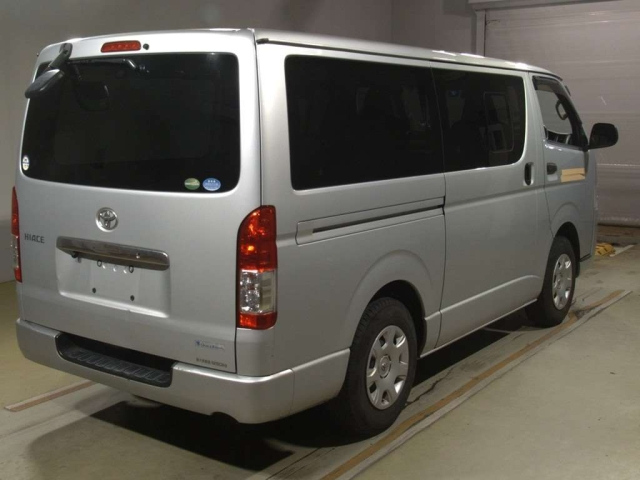 TOYOTA HIACE VAN 2016