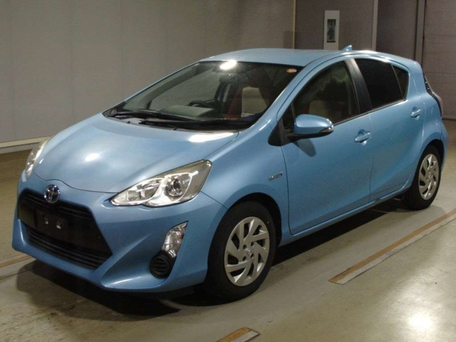 TOYOTA AQUA 2015