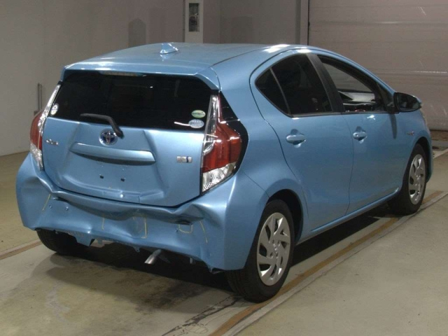 TOYOTA AQUA 2015