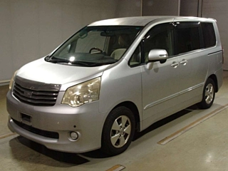 TOYOTA NOAH 2010