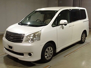 TOYOTA NOAH 2011
