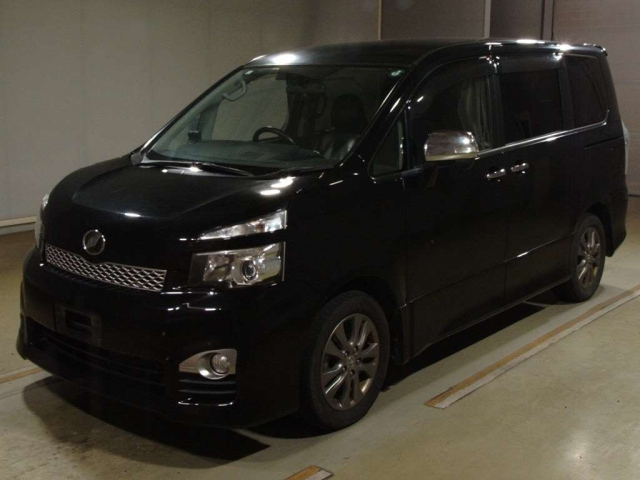 TOYOTA VOXY 2011