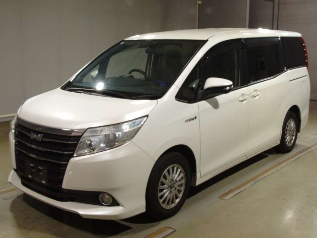 TOYOTA NOAH 2014