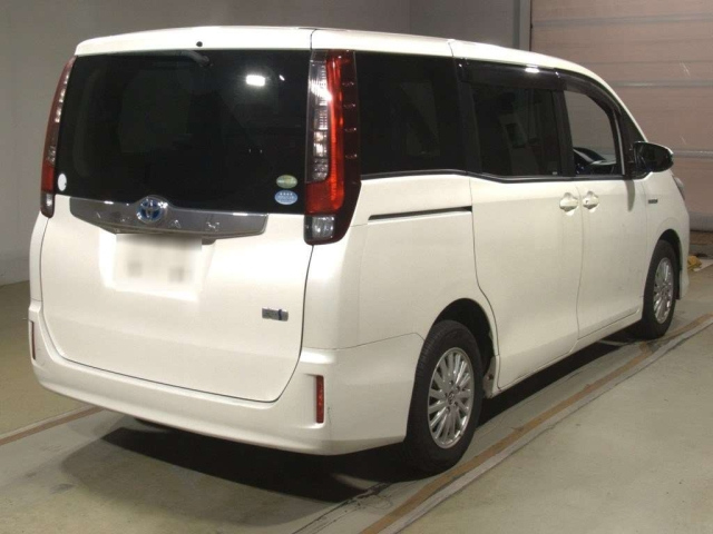 TOYOTA NOAH 2014