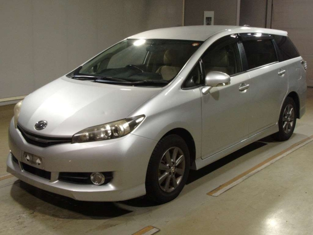 TOYOTA WISH 2015