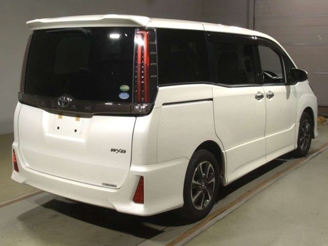 TOYOTA NOAH 2018