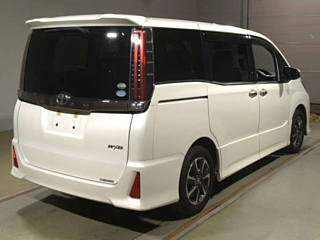 TOYOTA NOAH 2018