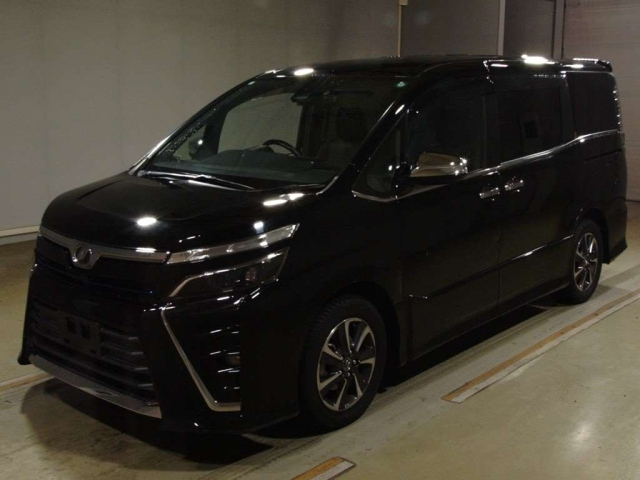 TOYOTA VOXY 2018