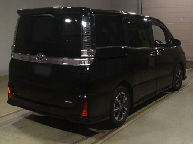 TOYOTA VOXY 2018