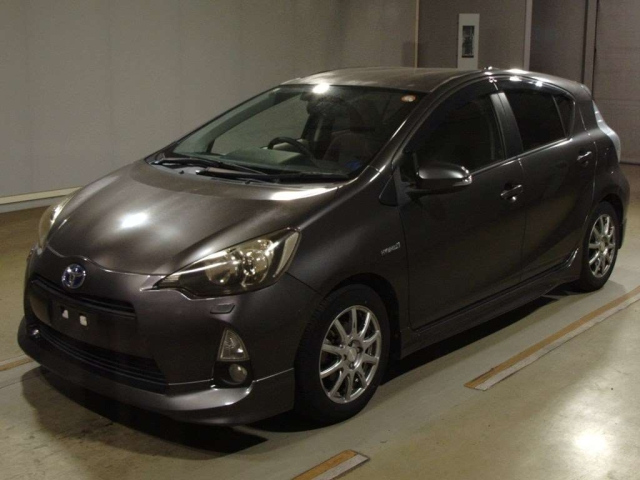 TOYOTA AQUA 2013