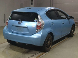 TOYOTA AQUA 2013