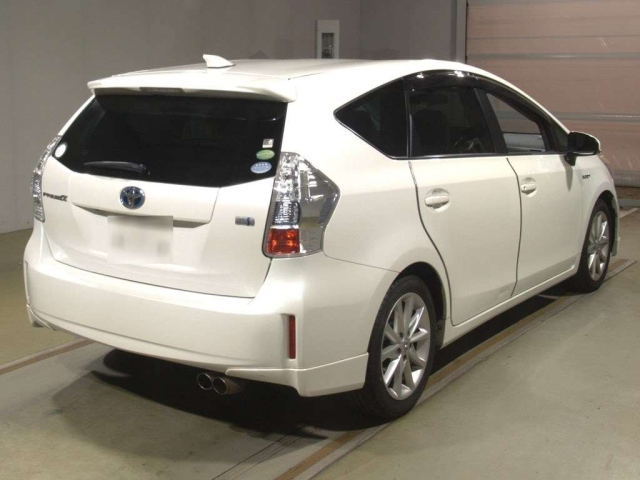 TOYOTA PRIUS ALPHA 2013