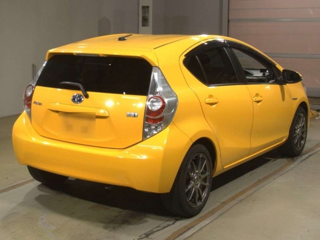 TOYOTA AQUA 2013