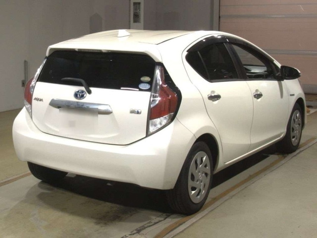 TOYOTA AQUA 2017