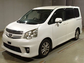 TOYOTA NOAH 2013