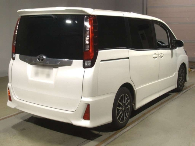 TOYOTA NOAH 2015