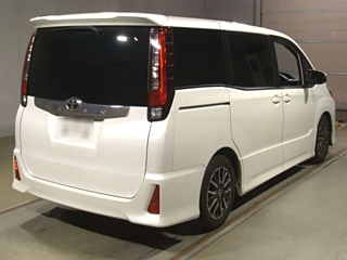 TOYOTA NOAH 2015