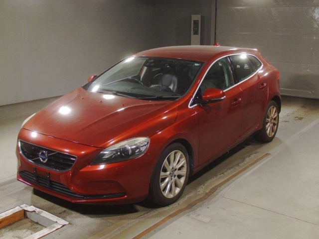 VOLVO V40 2015