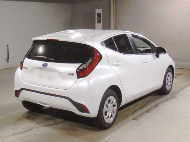 TOYOTA AQUA 2021