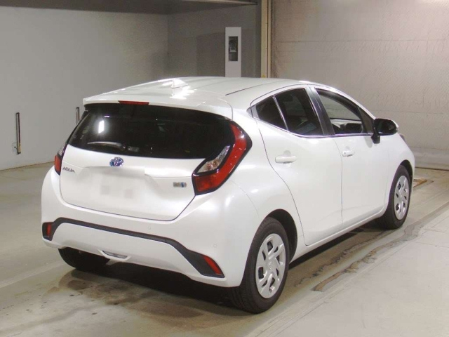 TOYOTA AQUA 2021