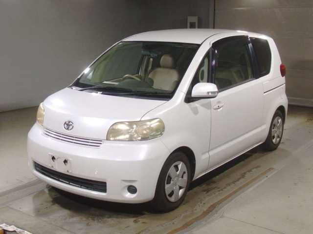 TOYOTA PORTE 2011