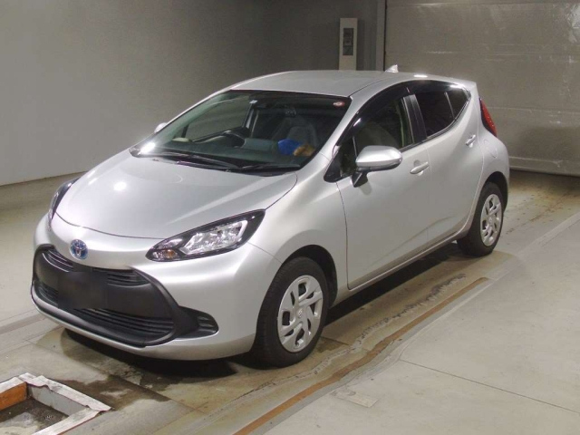 TOYOTA AQUA 2022