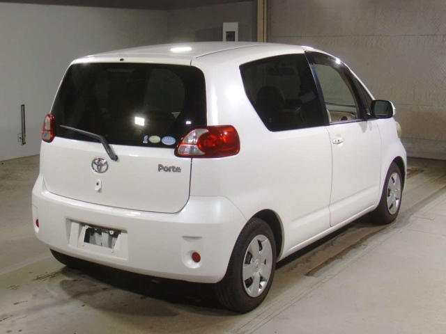 TOYOTA PORTE 2011