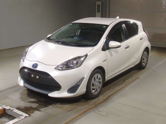 TOYOTA AQUA 2019