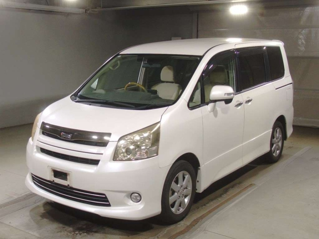 TOYOTA NOAH 2008