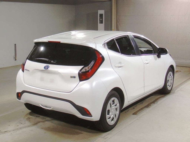 TOYOTA AQUA 2021