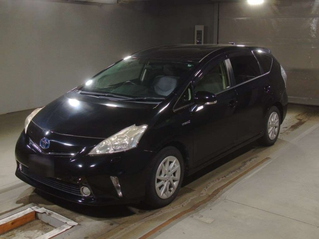 TOYOTA PRIUS ALPHA 2013