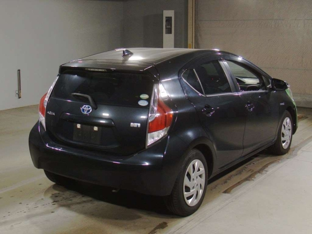TOYOTA AQUA 2015