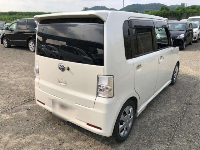 TOYOTA PIXIS SPACE 2014