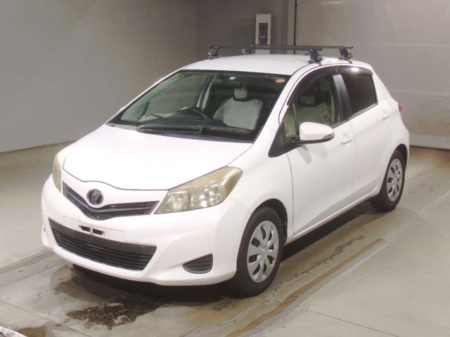 TOYOTA VITZ 2011
