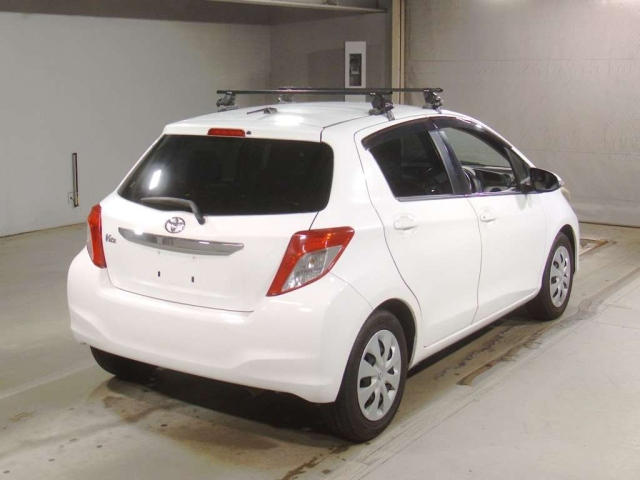 TOYOTA VITZ 2011