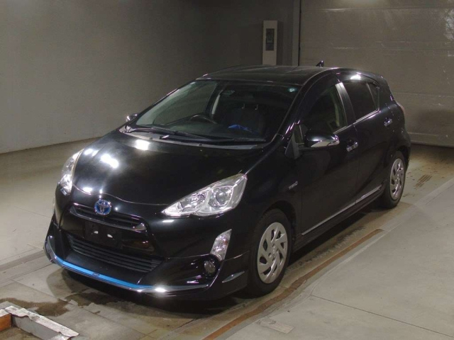 TOYOTA AQUA 2017