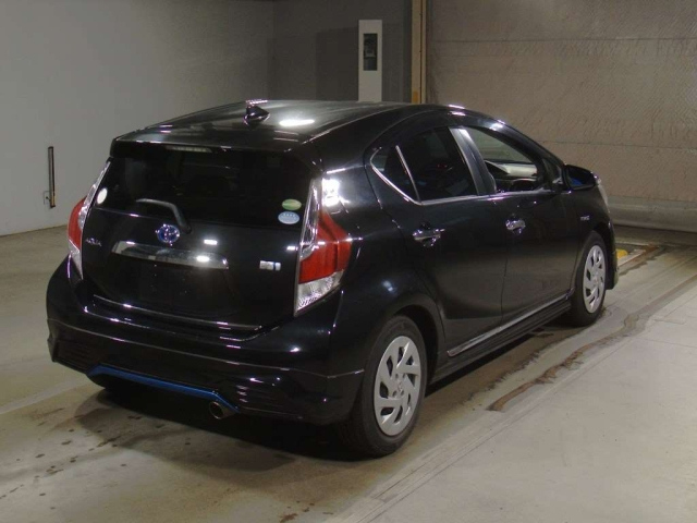 TOYOTA AQUA 2017
