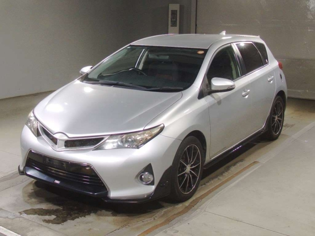 TOYOTA AURIS 2013