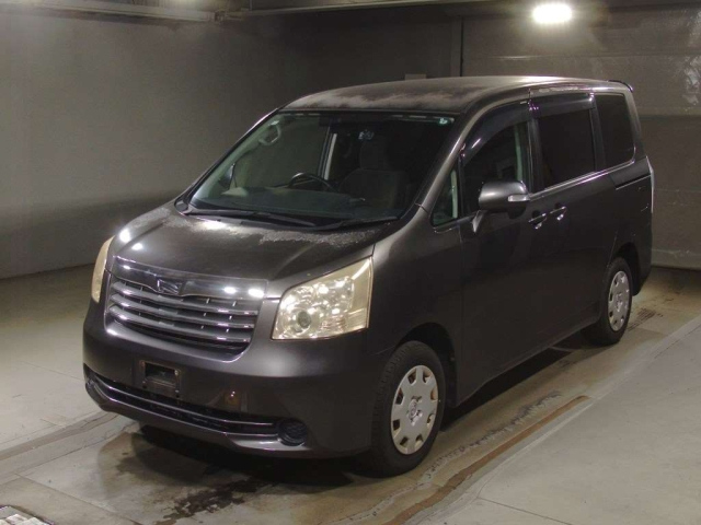 TOYOTA NOAH 2009