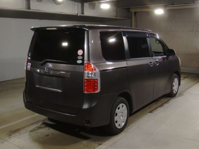 TOYOTA NOAH 2009