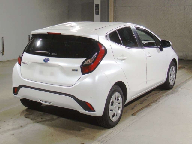 TOYOTA AQUA 2021